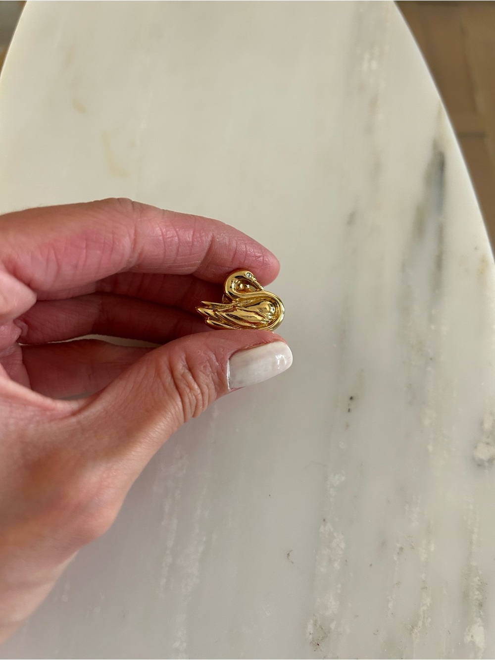 Vintage Gold Swan Pin Brooch - Picture 2 of 8